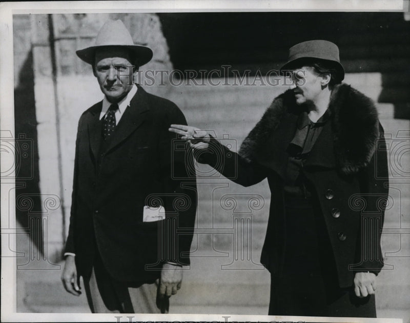 Load image into Gallery viewer, 1935 Press Photo Warden Mrs George A. Waters and Deputy Warden M.R. Gallion
