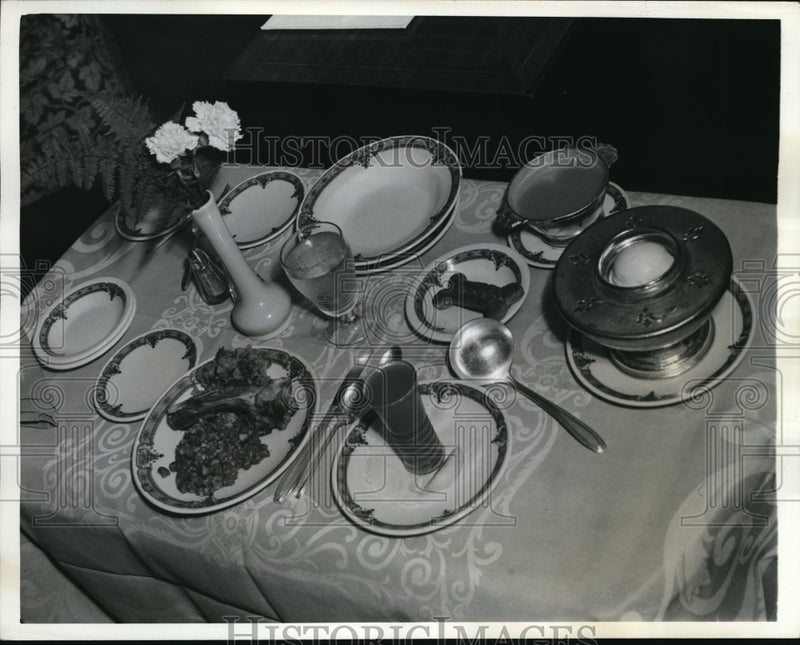 Load image into Gallery viewer, 1941 Press Photo An Inviting Table Serving
