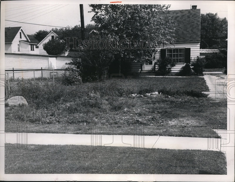 Load image into Gallery viewer, 1960 Press Photo View fro 14402 Hale Avenue, home of Joseph Cirino
