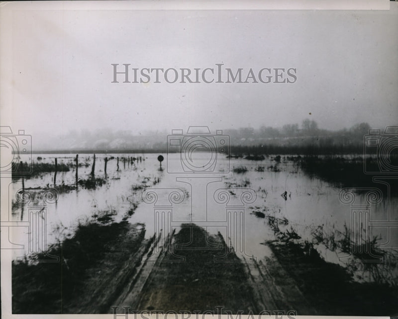 Load image into Gallery viewer, 1936 Press Photo Roadways flooded in Peoria County, Illinois
