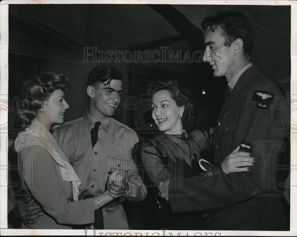 1942 Press Photo J. Hold, R. Sinclair, M. Montez & C. Leach dancing - ned35281