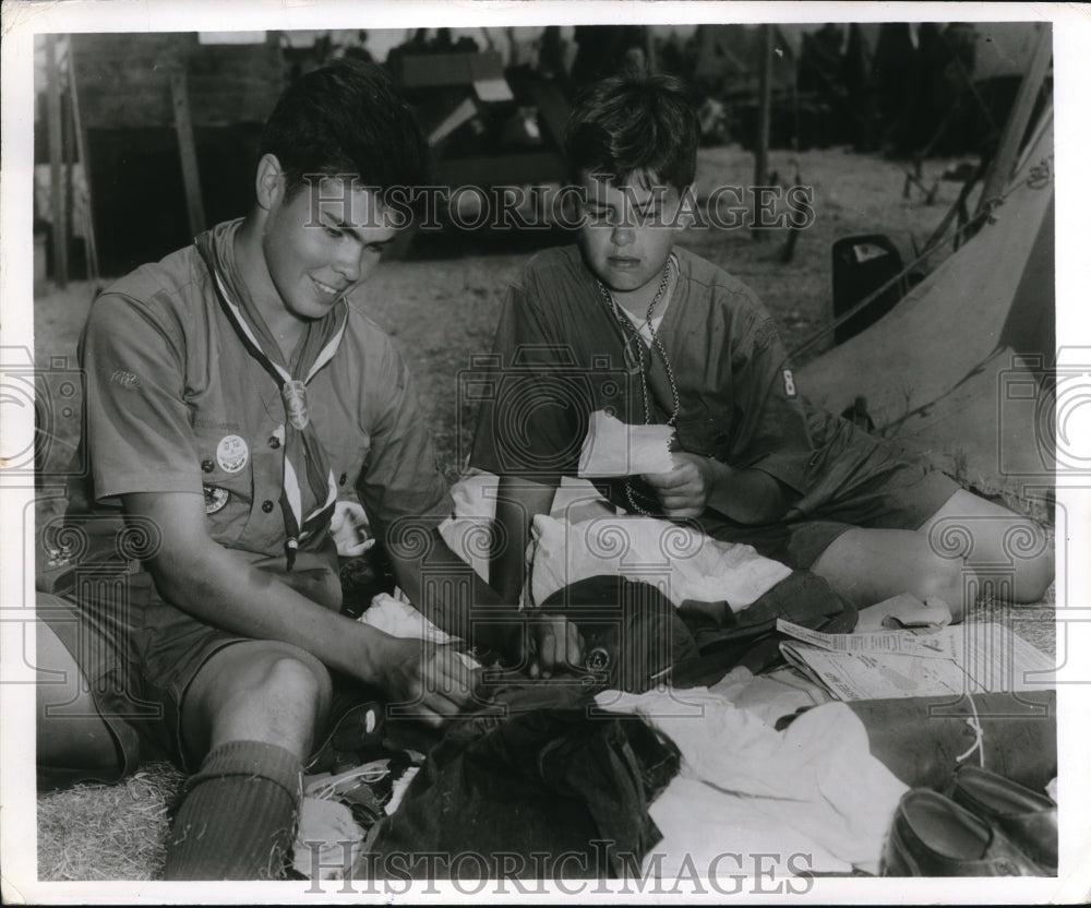 1955 Press Photo Pair of scouts taking a break between camp activities