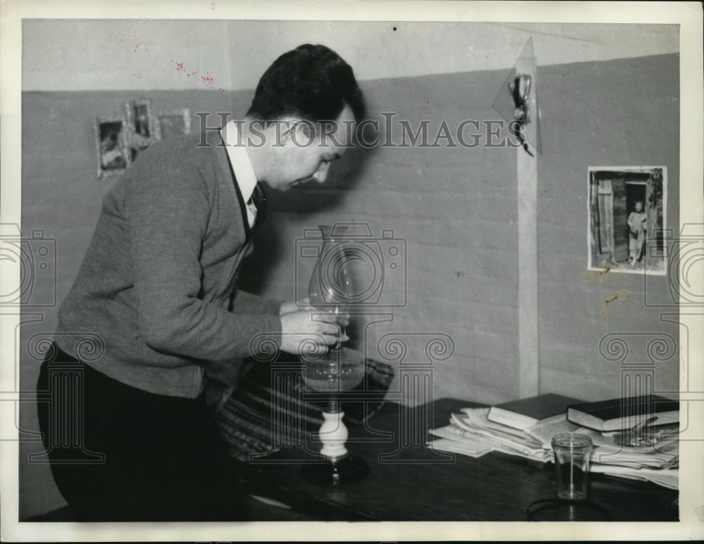 1935 Press Photo David Lamson awaits verdict in his cell at county jail