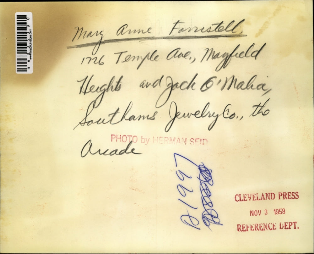 1958 Press Photo Mary Anne FarrestellAnd Jack O' Malia At Jewelery Store