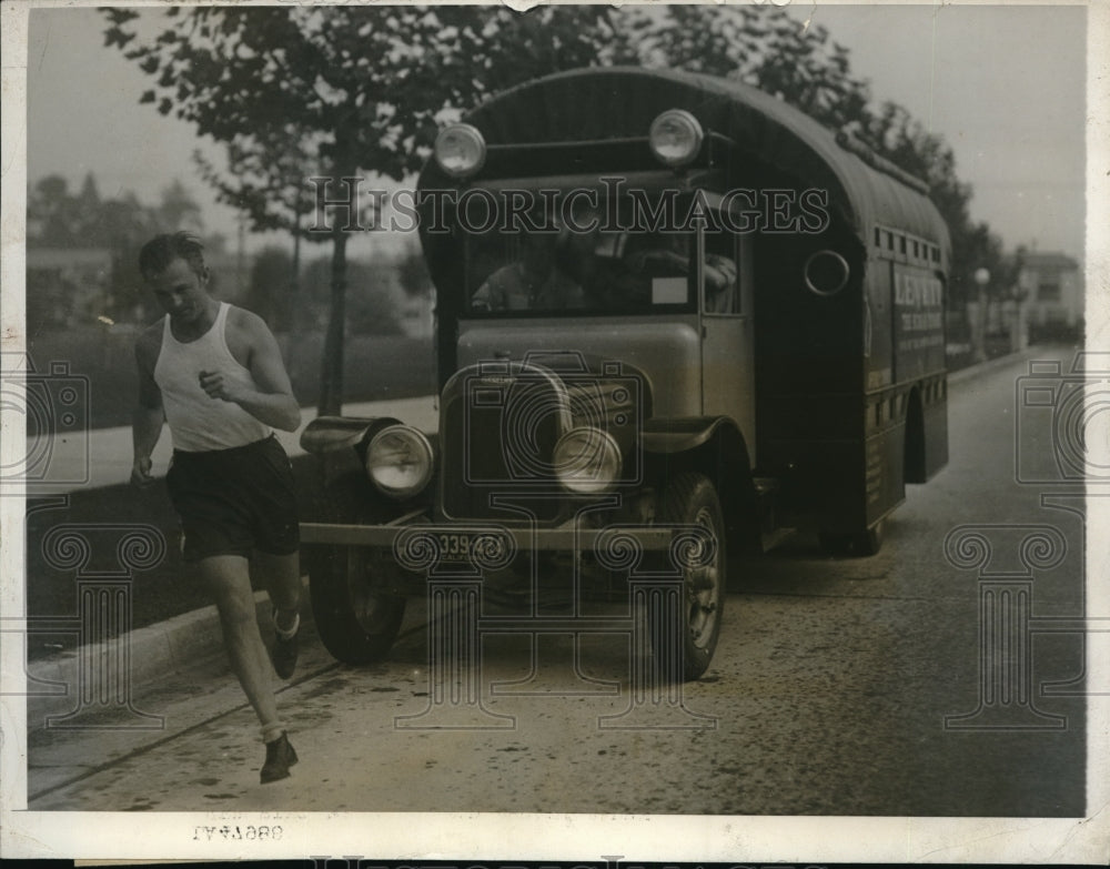 1931 Press Photo Lovett and specially construct truck during run