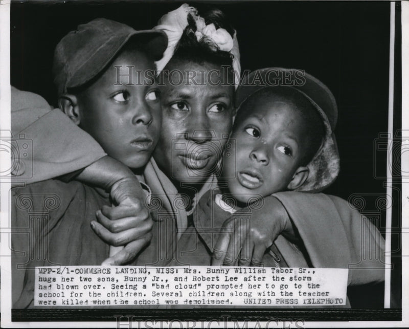 Load image into Gallery viewer, 1955 Press Photo Mrs Bunny William Tabor Sr., hugs her two sons,
