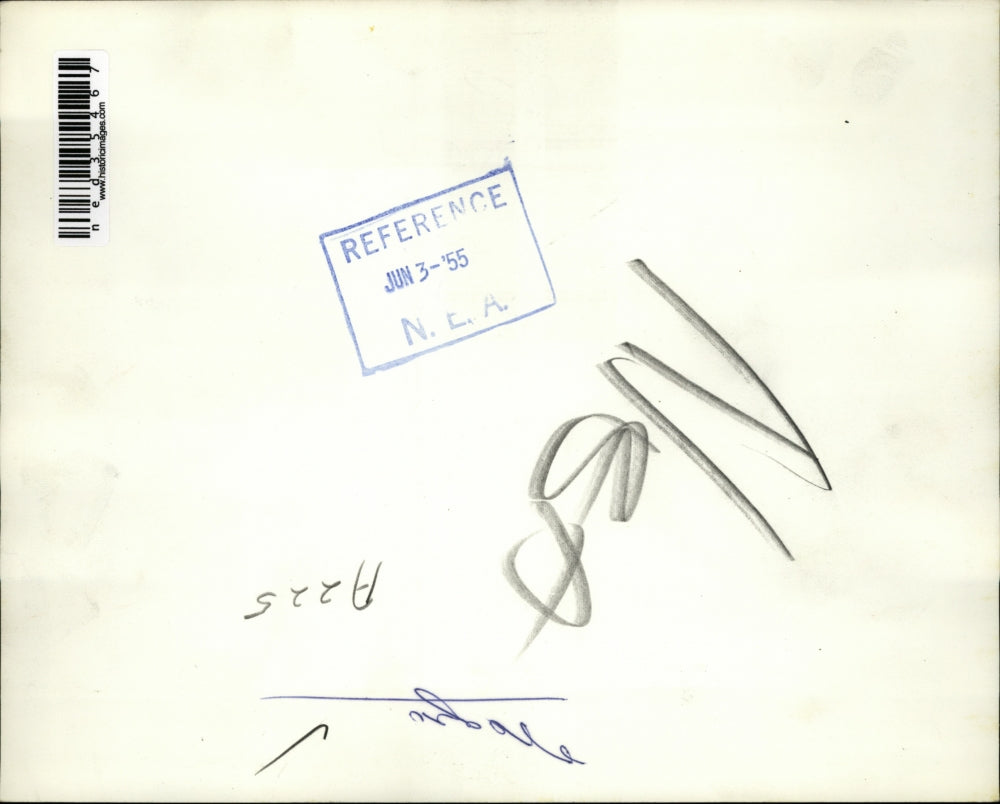 1955 Press Photo Mrs Bunny William Tabor Sr., hugs her two sons,