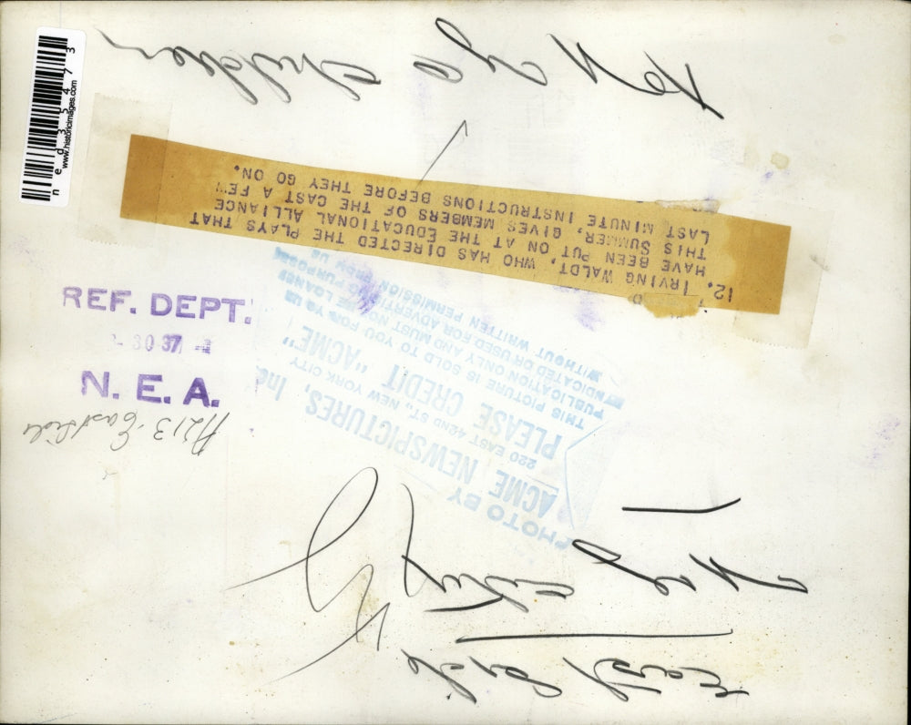 1937 Press Photo Irvin Waldt Gives Cast Last Minute Instructions Before Play