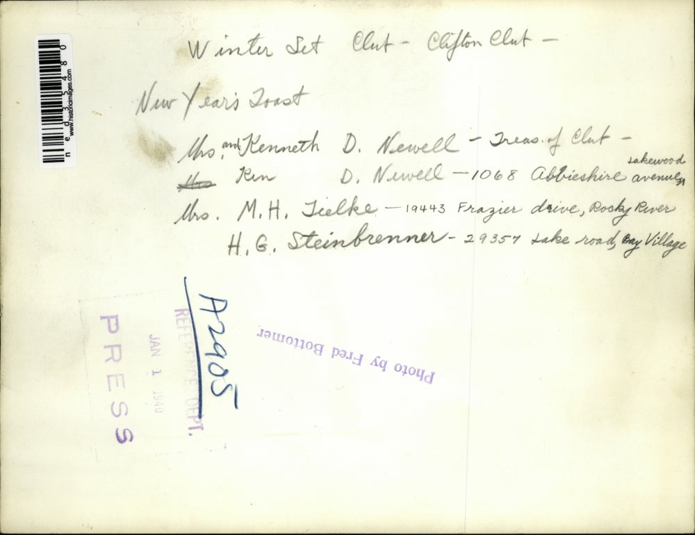 1940 Press Photo New Years Toast