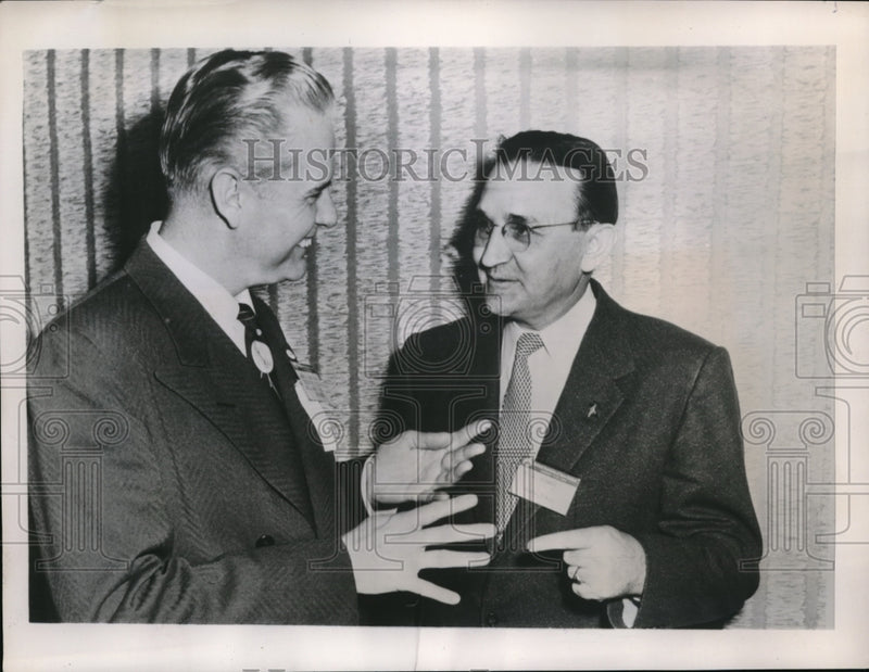 Load image into Gallery viewer, 1954 Press Photo Richard Hughes w/ John M Dicerman at Nat'l Assoc Home Builders
