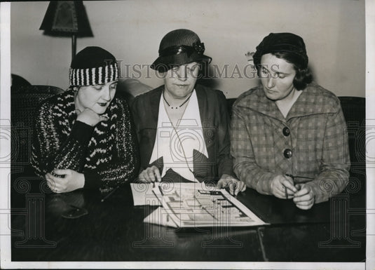 1935 Press Photo Defense Handwriting Experts Calligraphy Experts