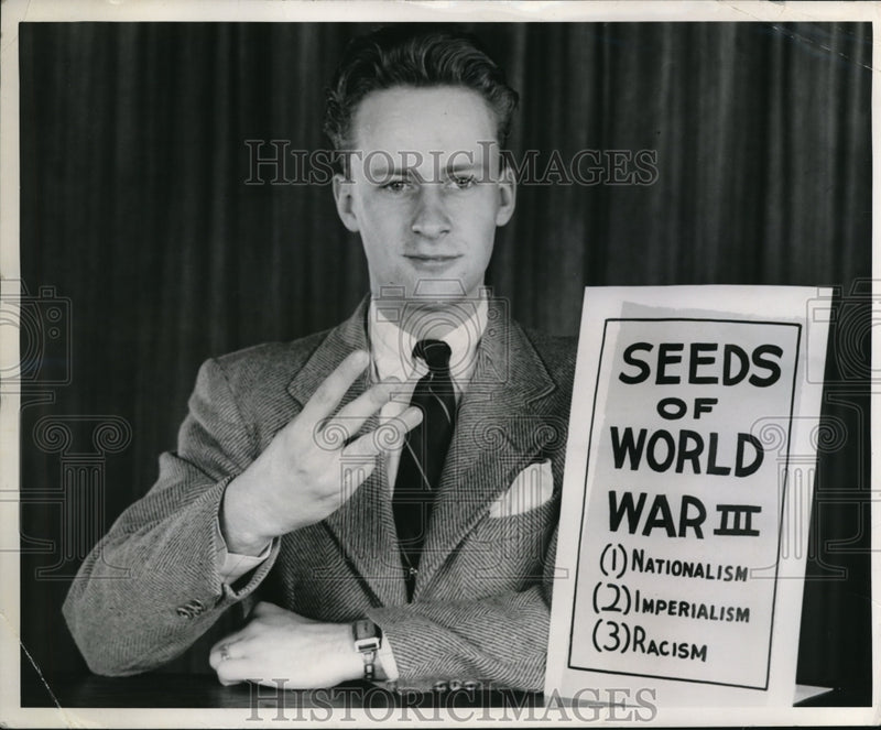 Load image into Gallery viewer, 1945 Press Photo Robert Forsberg of Summit, N.J enters annual national
