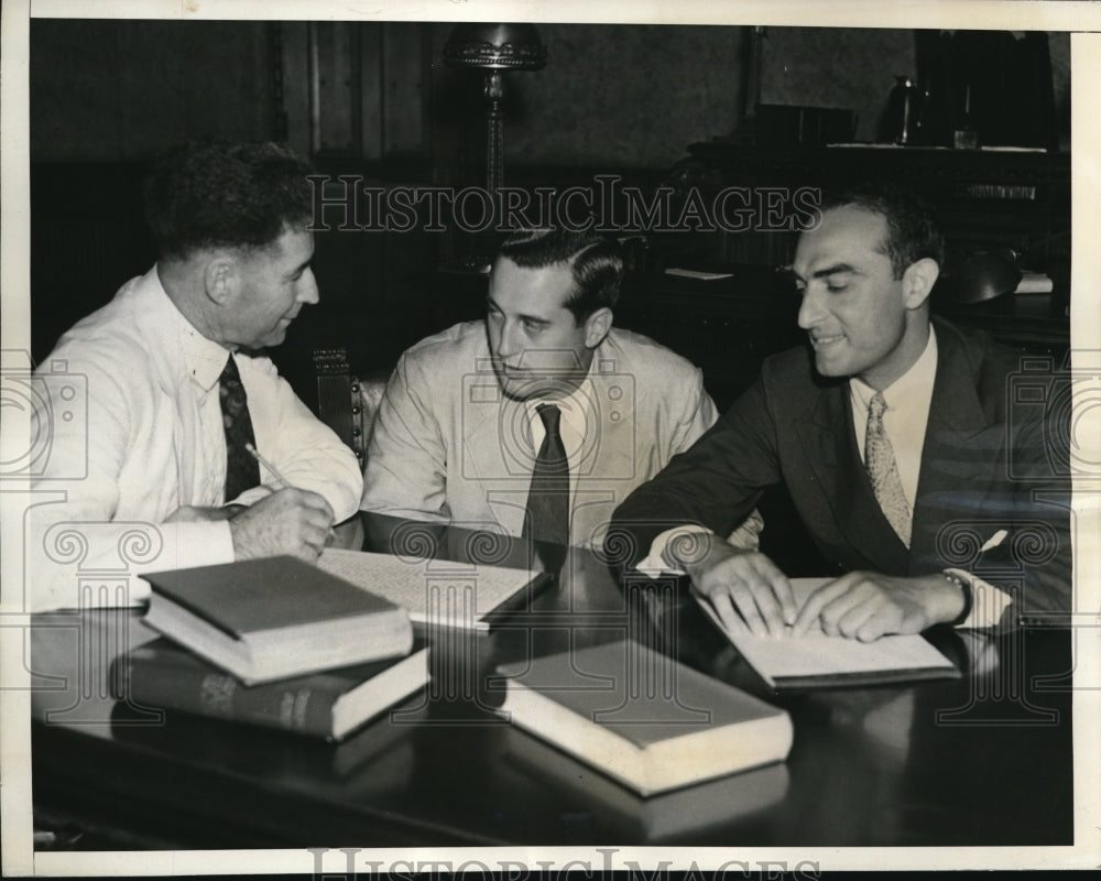 1936 Press Photo James Edgar wealthy Detroiter with his attorneys Joseph s