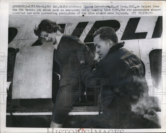 1960 Press Photo Olathe Kansas Hostess Sharon Lorentsen is helped from the TWA