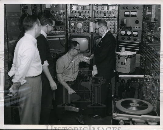 1957 Press Photo TV Engineers in Empire State Building get salk anti-polio