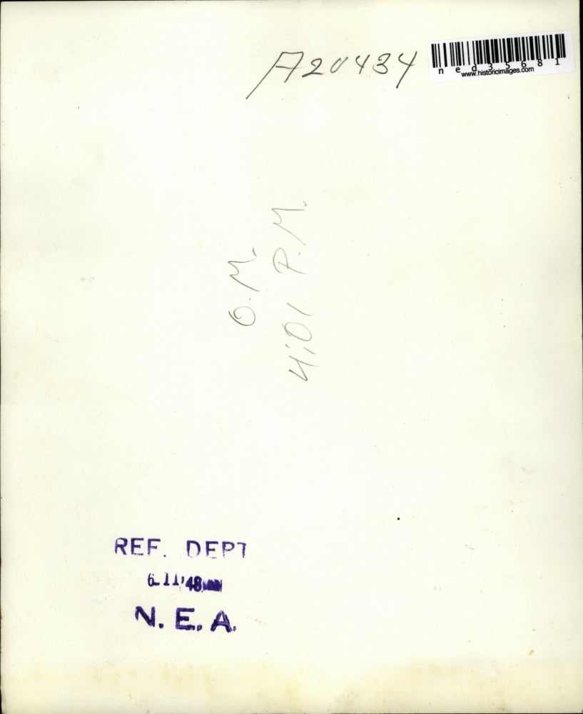 1948 Press Photo At inn where she works as a hat-check girl, Mrs Dorothy Lawler