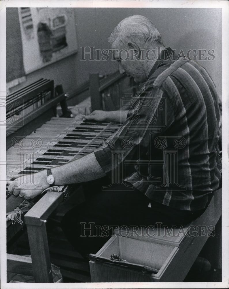 1968 Press Photo Mr Donald McCorkel weaving on looms