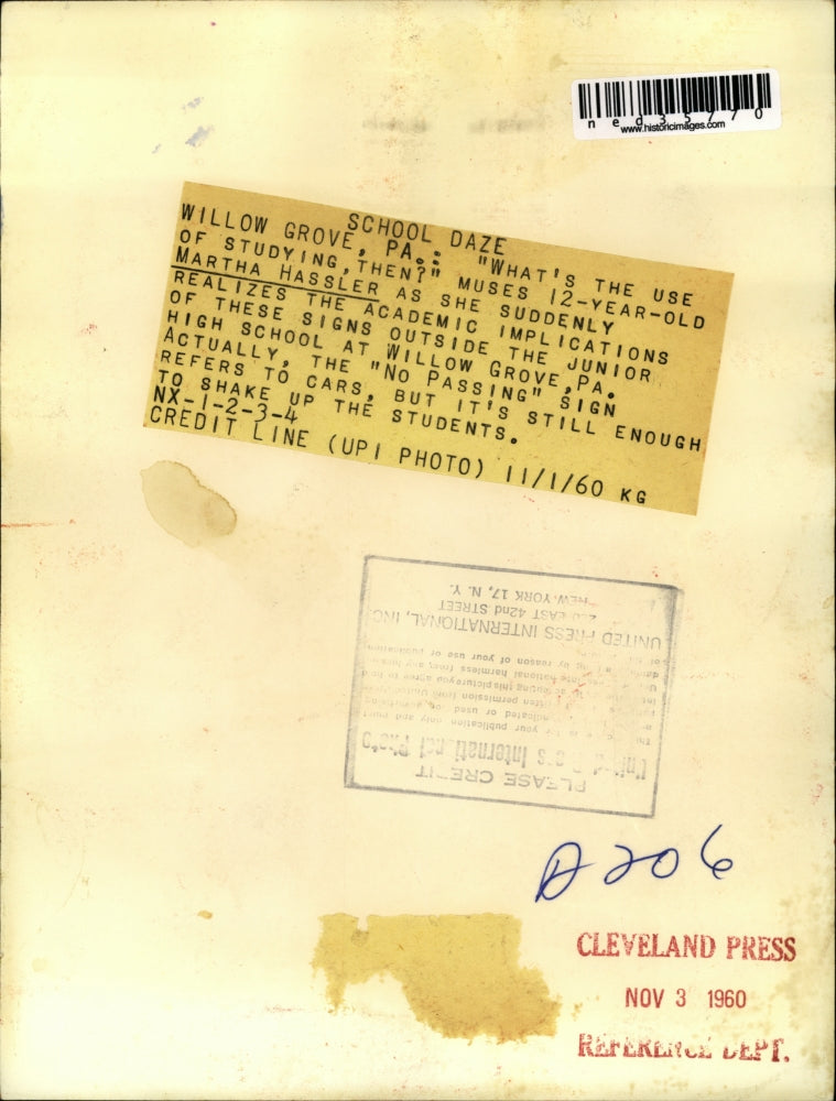 1960 Press Photo Martha Hassler outside the Junior High Scjoo at Willor Grove Pa