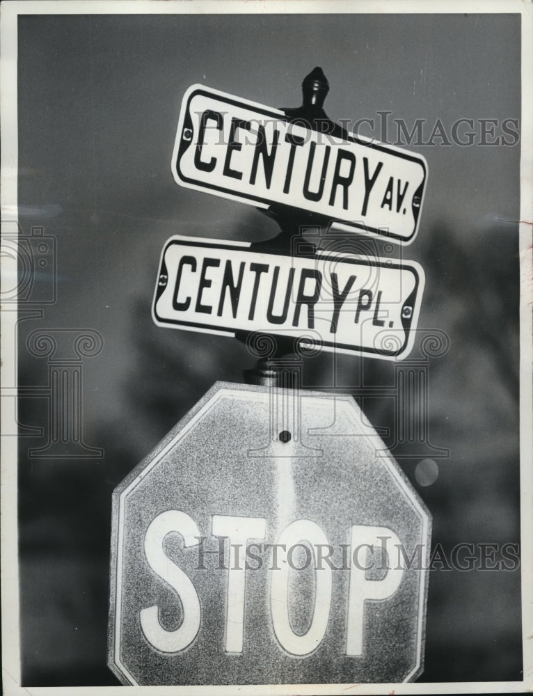 1962 Press Photo The Corner Where Two Centuries Meet