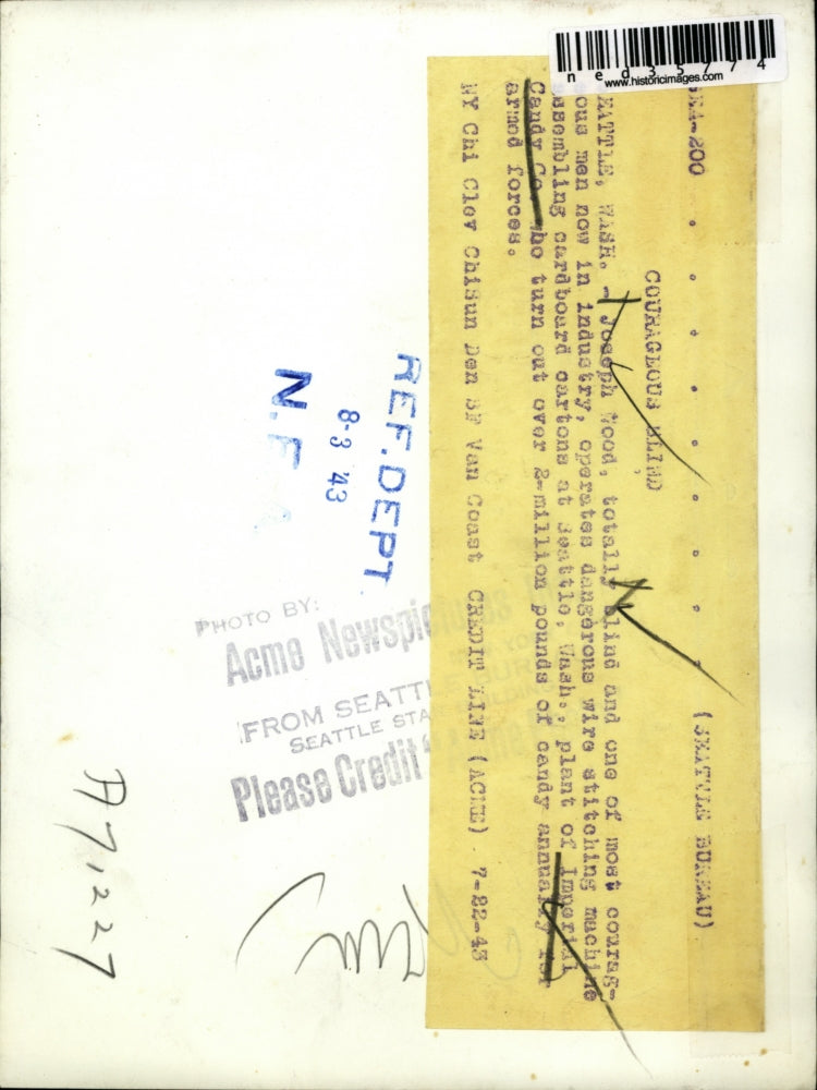 1943 Press Photo Joseph Wood, Carton Department, Imperial Candy Company