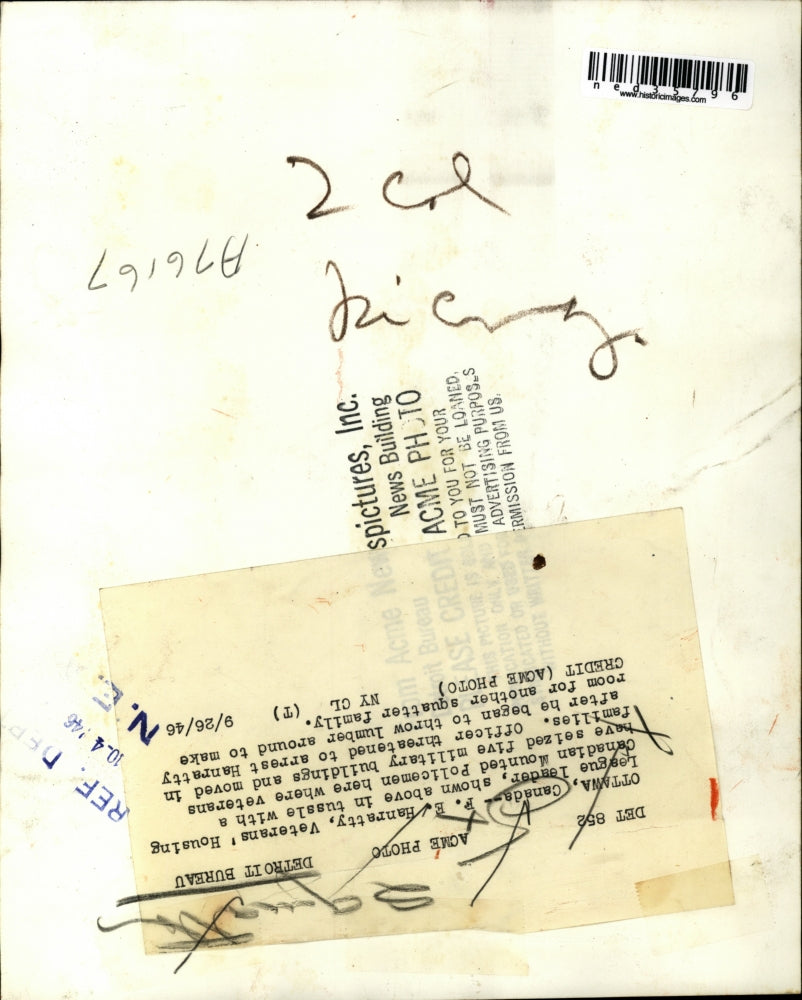 1946 Press Photo F. E. Hanratty being arrested by Canadian Mounted Policemen