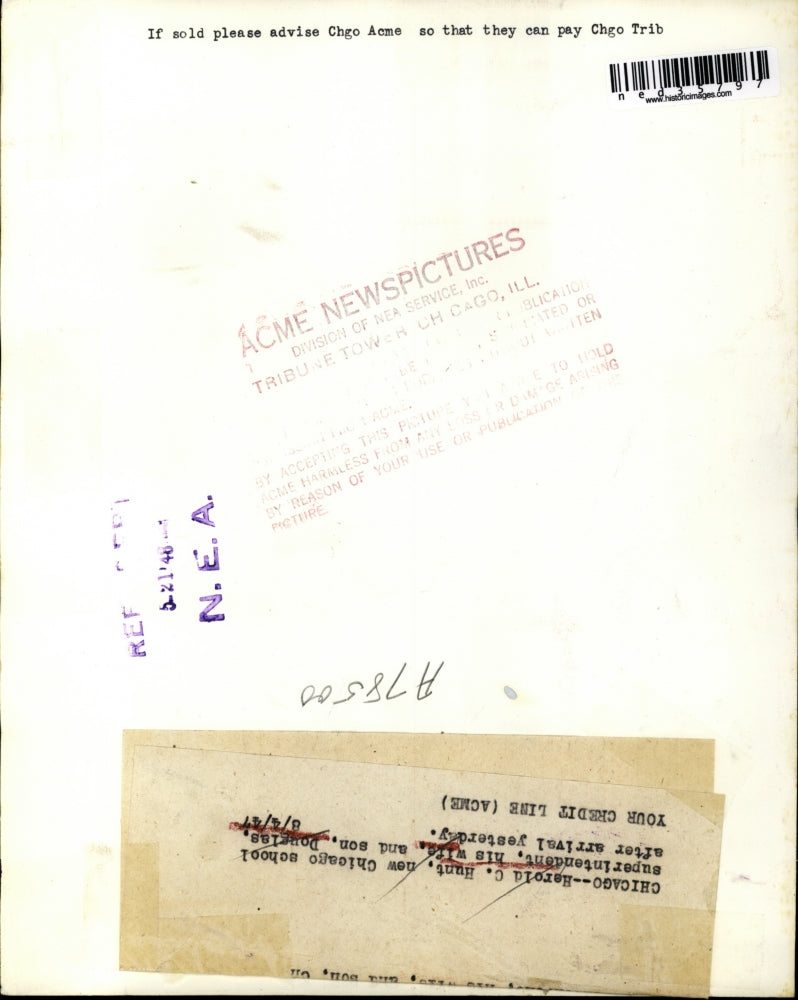 1948 Press Photo Herold Hunt with his wife and son Douglas at Chicago