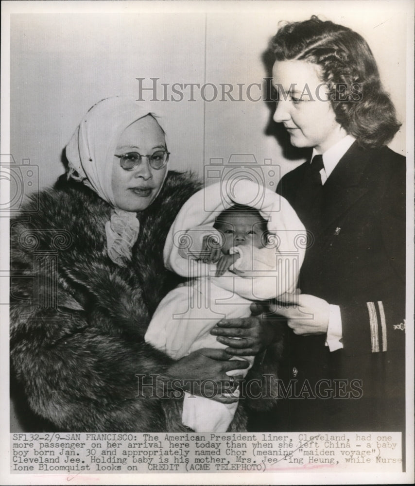 1948 Press Photo Mrs. Jee Ying Heung with baby Chor at San Francisco