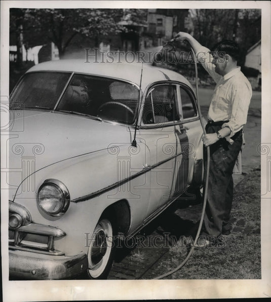 1952 Press Photo J.J. Sidelka Republic Steel Worker wash his Car