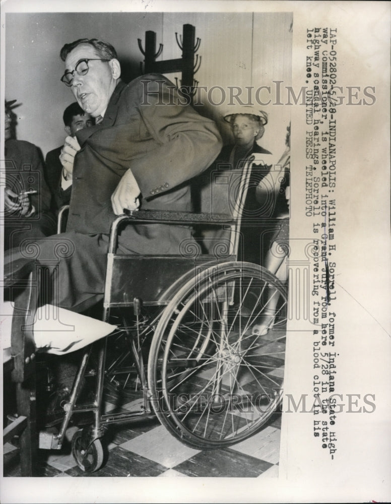 1957 Press Photo William H. Sorrell is wheeled into a Grand Jury room