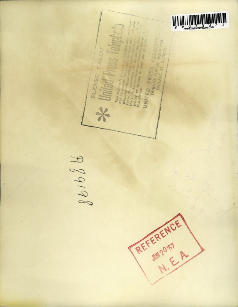 1957 Press Photo William H. Sorrell is wheeled into a Grand Jury room