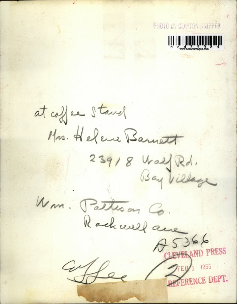 1955 Press Photo Mrs Helene Barnett and W.M Patterson Co at coffee stand