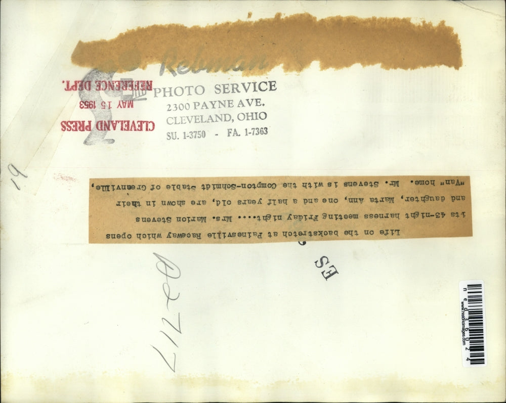 1953 Press Photo Mrs Marion Stevens and one and half year old daughter Marta Ann