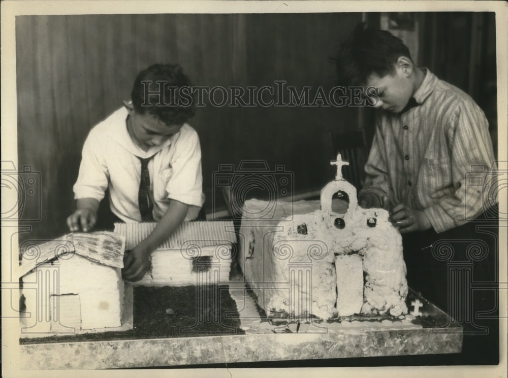1925 Press Photo Two boys, Leroy Bird and Fasquale Felusi in the Oakland Primary
