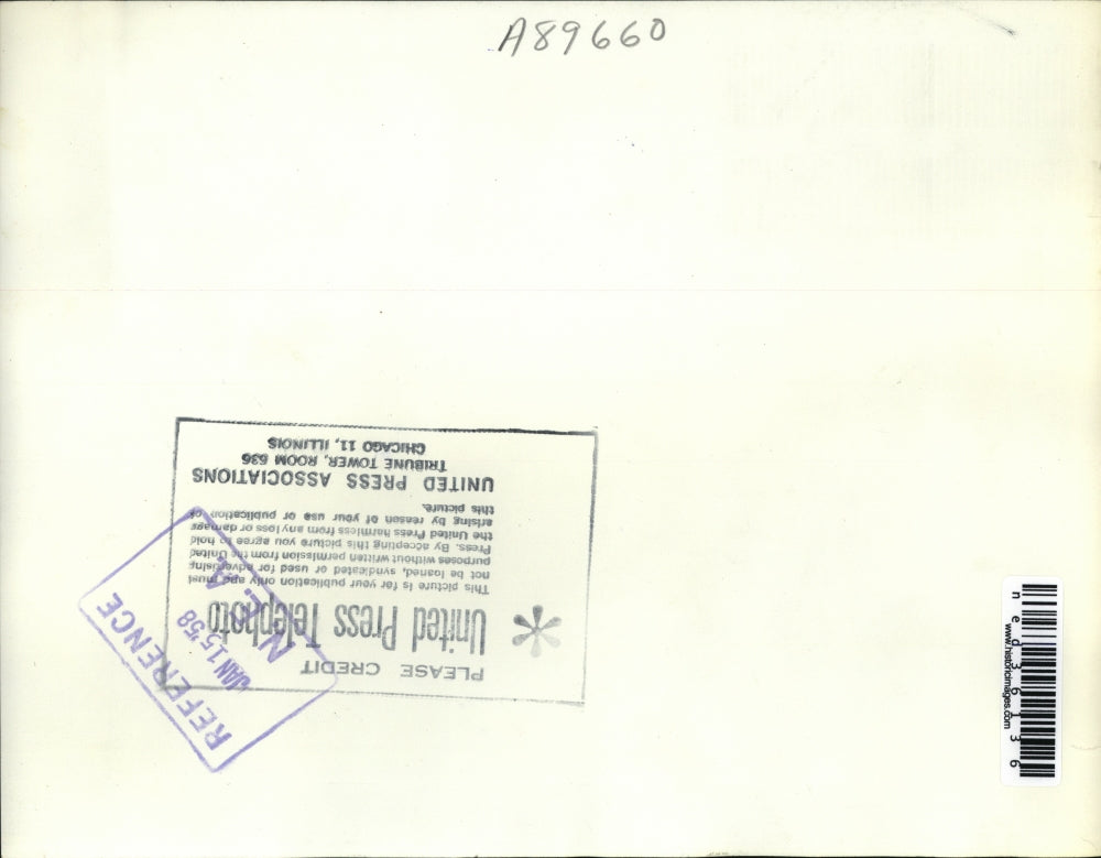 1958 Press Photo Families Wait To Visit Loved Ones Held Prisoner By Chinese