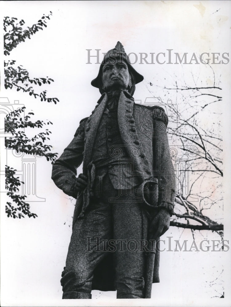 Load image into Gallery viewer, 1965 Press Photo Statue of Capt. Edward Paine
