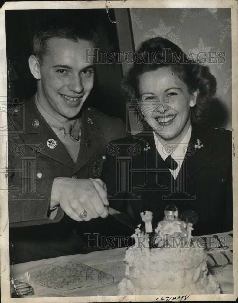 1944 Press Photo Virginia Gentry journeyed halfway across the country