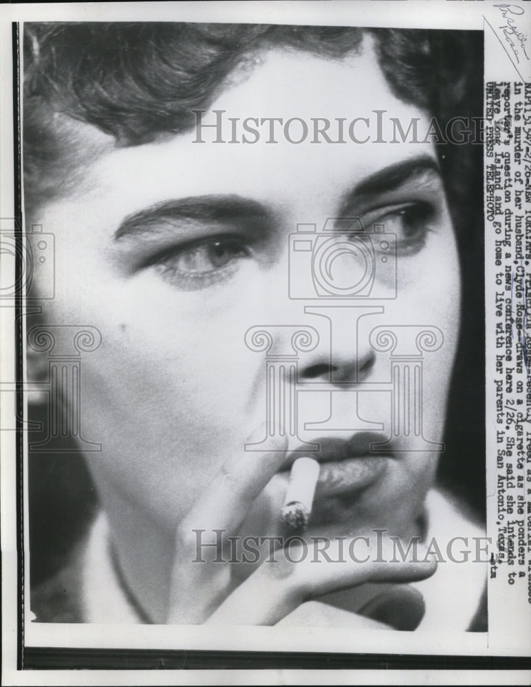 1958 Press Photo Mrs. Priscilla Rose smokes while being interviewed - ned36294