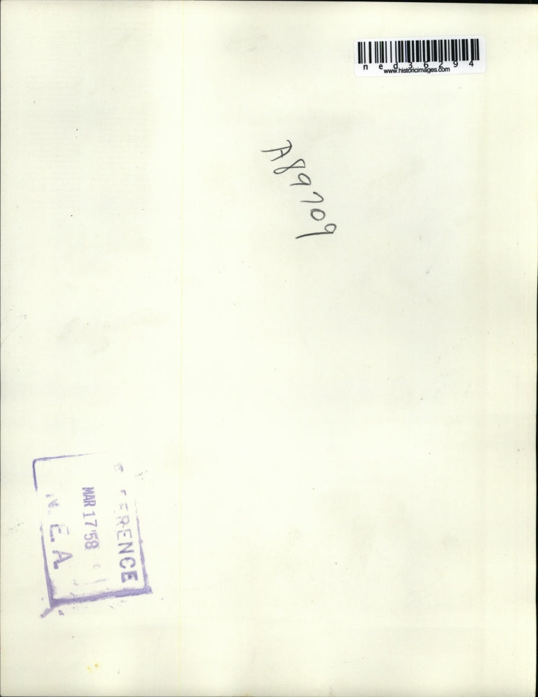 1958 Press Photo Mrs. Priscilla Rose smokes while being interviewed - ned36294