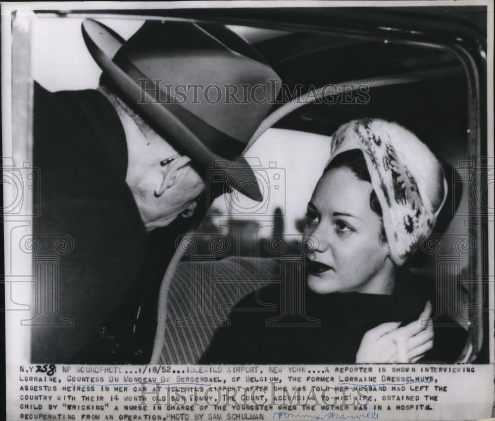 1952 Press Photo Reporter interviewing Countess Du Monceau De Bergendael