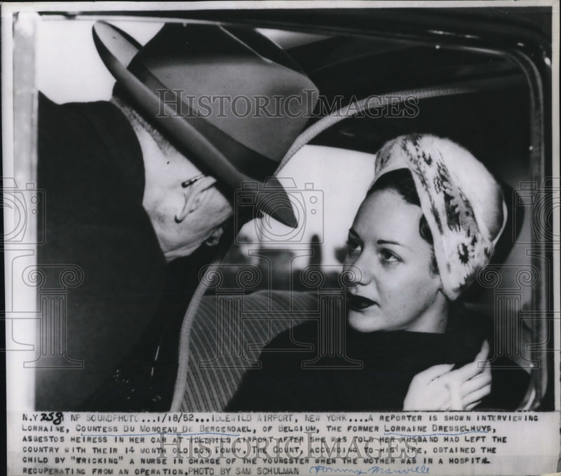 Load image into Gallery viewer, 1952 Press Photo Reporter interviewing Countess Du Monceau De Bergendael
