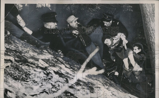 1952 Press Photo Michael Saunders found at the bottom of one hundred foot ravine