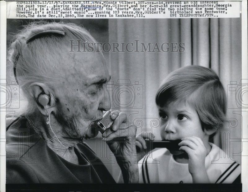 Load image into Gallery viewer, 1967 Press Photo Minnie Gilbert 107 yr old, reviving her love for the harmonica
