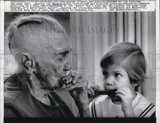 1967 Press Photo Minnie Gilbert 107 yr old, reviving her love for the harmonica