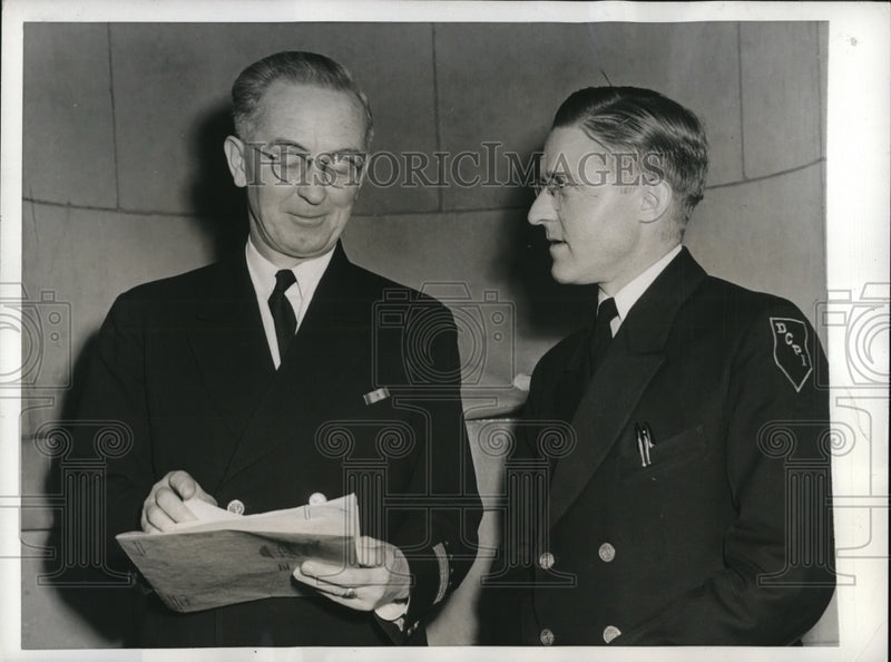Load image into Gallery viewer, 1944 Press Photo E. Allen Green and Thomas Sard will serve as witnesses
