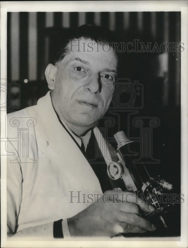 Load image into Gallery viewer, 1934 Press Photo Pofessor Revelis, Celebrated Scientist
