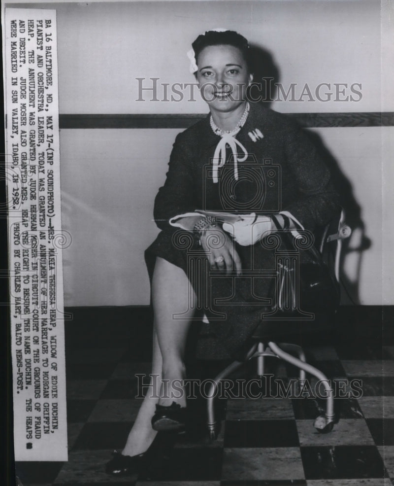 Load image into Gallery viewer, 1955 Press Photo Baltimore Maria Theresa Heap Eddie Duchin Pianist Orchestra
