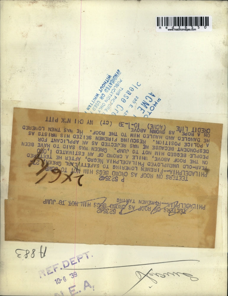 1939 Press Photo Philadelphia Firemen Earl Green Unemployed Asking Not To Jump