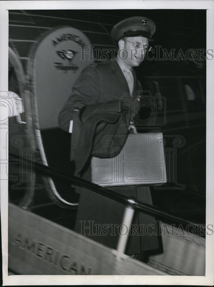 1944 Press Photo Col James Roosevelt USMC pictured as he arrived at the National