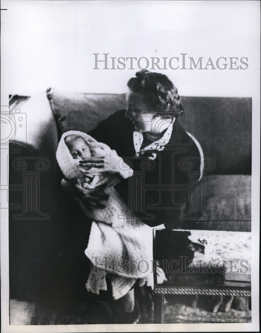 1954 Press Photo Paris Heiress Isabel Patino Goldsmith Frank Bolivian Jimmy