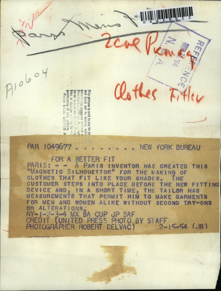 1954 Press Photo Paris A Paris inventor has created this Magnetic Silhouettor